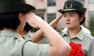 敬礼用哪只手 中国人民解放军敬礼用哪只手