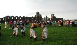 蒙古族的传统节日有哪些（蒙古族的传统节日有哪些,他们居住在哪里?）