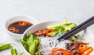 鸡汤米线的做法与配料（鸡汤米线的做法与配料鸡肉酱）