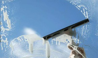 怎么样擦玻璃（怎么样擦玻璃才干净）