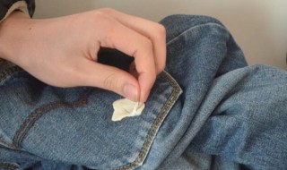 牛仔裤洗完特别硬该怎么处理（牛仔裤洗完特别硬该怎么处理好）