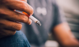 衣服烟味很浓怎么去除 衣服上面烟味很浓,如何去味