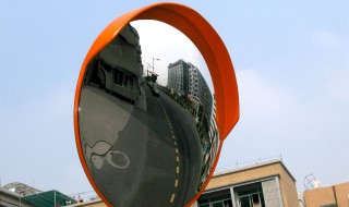 凹凸镜的作用和用途（凹凸镜的作用和用途物理）