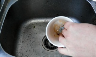 如何清洗茶锈（如何清洗茶锈衣服）