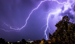 打雷可以开灯吗 打雷不可以开灯吗