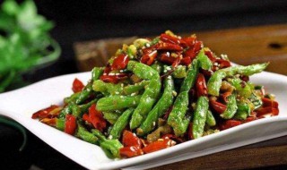 干煸豆角用不用过水（干煸豆角用不用过水再炒）