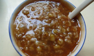 红糖绿豆小米粥的做法 红糖绿豆小米粥的做法大全