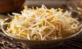 绿豆芽炒粉丝的做法 绿豆芽炒粉丝的做法视频