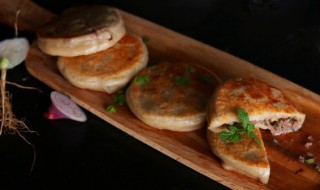 电饼铛花生馅发面饼的做法（电饼铛做发面花卷怎么做）