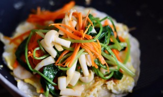 海鲜蔬菜烩饼的做法（蔬菜海鲜饼做法大全）