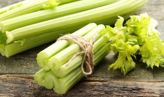 芹菜怎么生吃的做法 芹菜怎么生吃的做法视频