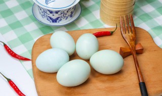咸鸭蛋能保存多久 咸鸭蛋能保存多久 拿出来就能吃吗