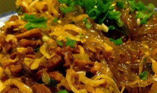 酸菜炒五花肉（酸菜炒五花肉粉条的做法）