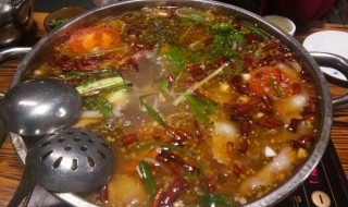 酸菜鸡火锅的做法（酸菜鸡火锅的做法 最正宗的做法）