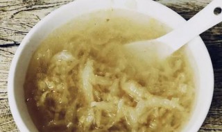 东北酸菜汤的做法（东北酸菜汤的做法和配料）