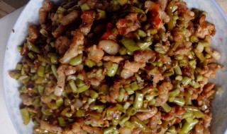 炒酸豆角的家常做法（炒酸豆角的家常做法大全,菠菜饼）