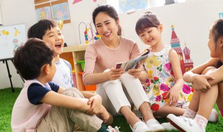 幼儿园宝宝不会穿衣服怎么教（幼儿不会自己穿衣服）