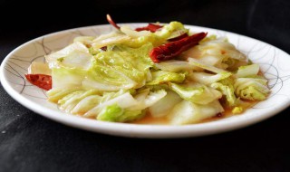 酸辣白菜怎么炒好吃 酸辣白菜怎么炒好吃不出汤