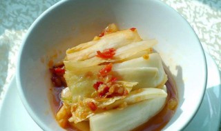 家常酸白菜的腌制方法（家常酸白菜的腌制方法酸辣白菜的做法）