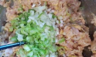 酸菜饺子馅怎么调（酸菜饺子馅怎么调视频教程）