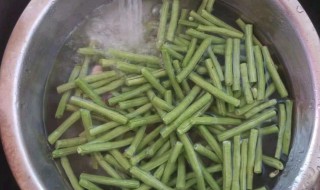 泡椒酸豆角的腌制方法（泡椒酸豆角的腌制方法简单窍门）