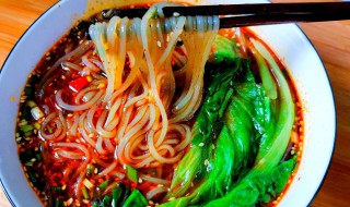 酸辣粉的制作过程（酸辣粉怎么做过程）