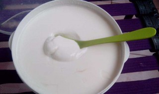 纯牛奶如何制作酸奶（纯牛奶如何制作酸奶有酸奶机）