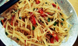 酸辣土豆丝炒肉的做法（酸辣土豆丝炒肉的做法窍门）