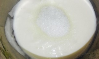 自制酸奶加糖吗（自制酸奶加糖吗?）