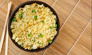 怎么做简单炒饭（怎么做简单的炒饭）