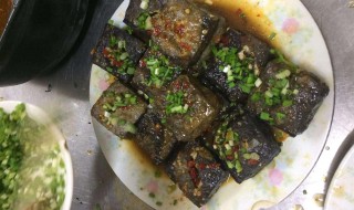 臭豆腐上色的方法 臭豆腐用什么上色才不会掉色