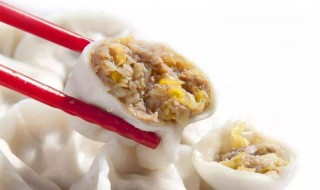 酸菜肉馅饺子怎么调馅（酸菜肉馅饺子怎么调馅用放水吗）