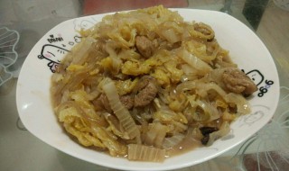 酸菜五花肉（酸菜五花肉怎么炖好吃）