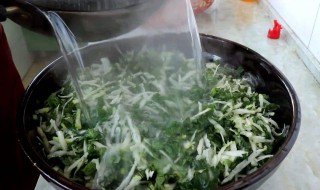 腌制酸菜多长时间能吃（白菜腌制酸菜多长时间能吃）
