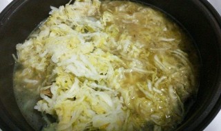 东北酸白菜腌制方法（东北酸大白菜怎么腌）