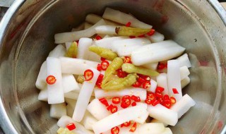 泡酸萝卜怎么做（泡酸萝卜怎么做了吃）