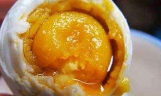 每天吃一个咸鸭蛋好吗（每天吃一个咸鸭蛋有什么好处）