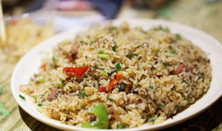酸菜炒饭的做法 酸菜炒饭的做法大全家常