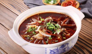 川菜酸辣血旺汤的做法（川菜酸辣血旺汤的做法视频）