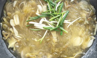酸菜粉条汤的做法 酸菜粉条汤的做法视频