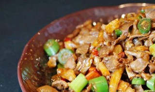 酸豆角鸡杂（酸豆角鸡杂怎么炒又嫩又好吃）