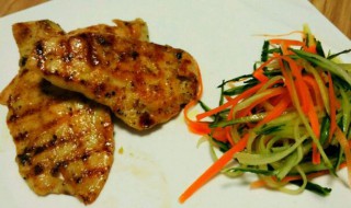 煎鸡胸肉怎么做（煎鸡胸肉怎么做好吃减肥）
