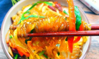 炒酸辣粉条的家常做法（酸辣粉条的做法最正宗的做法）