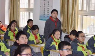 少年意气风发的诗句（关于少年意气风发的诗句）