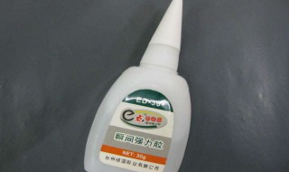 胶水弄到手上怎么洗掉 手沾胶水用什么洗得掉