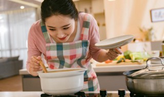 猪舌头炖汤的做法大全（猪舌头炖汤的做法大全老人吃）