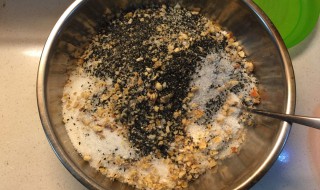 黑芝麻汤圆馅的做法（黑芝麻汤圆馅的做法及配比）