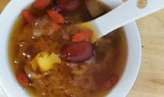 银耳莲子红枣枸杞汤的做法 银耳莲子红枣枸杞汤的做法视频