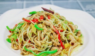 清炒绿豆芽的家常做法（清炒绿豆芽的家常做法简单）