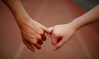 一个男人真正爱你的表现 一个男人真正爱你的表现想和你结婚的样子是什么样的